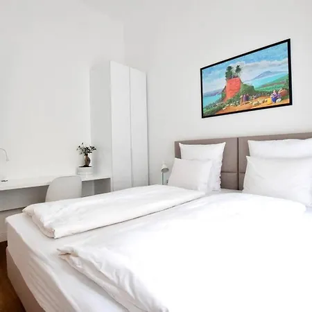 Luxury By Hi5 - Broadway * Budapest