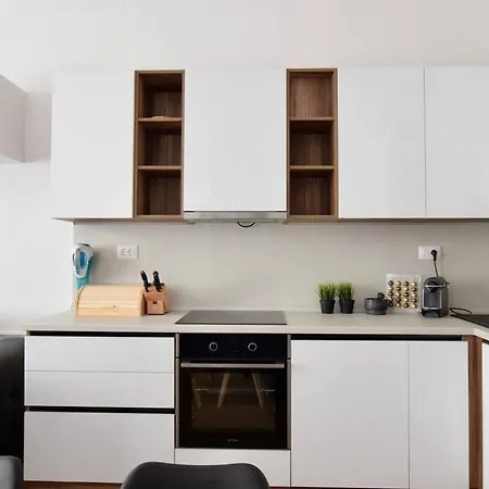 Luxury By Hi5 - Broadway Budapest