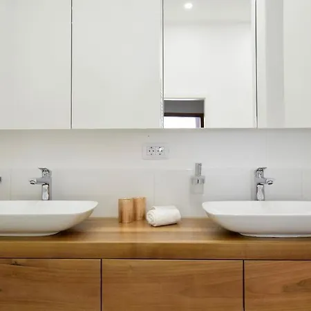 Luxury By Hi5 - Broadway Apartment Budapest