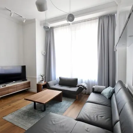 Luxury By Hi5 - Broadway Apartment