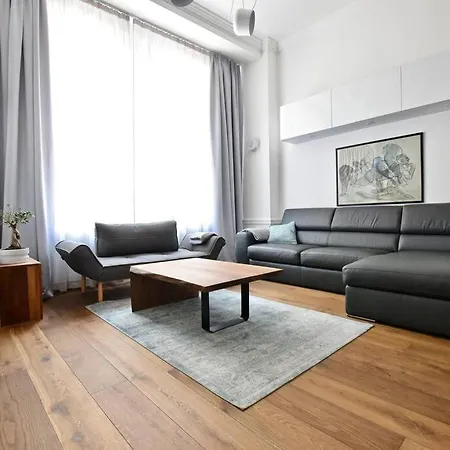 Luxury By Hi5 - Broadway Budapest
