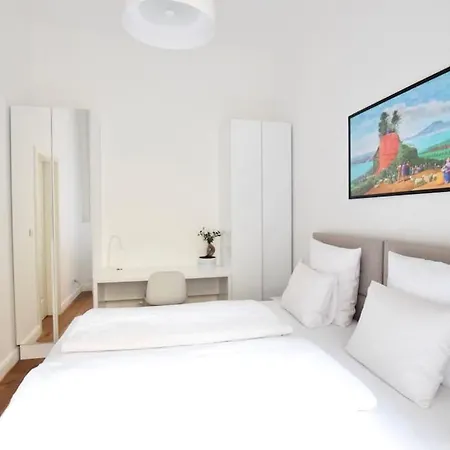 Luxury By Hi5 - Broadway * Budapest