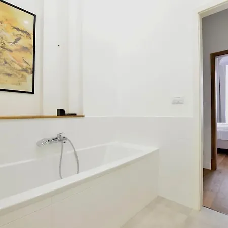 Luxury By Hi5 - Broadway * Budapest