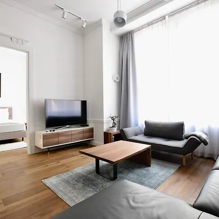 Luxury By Hi5 - Broadway Budapest