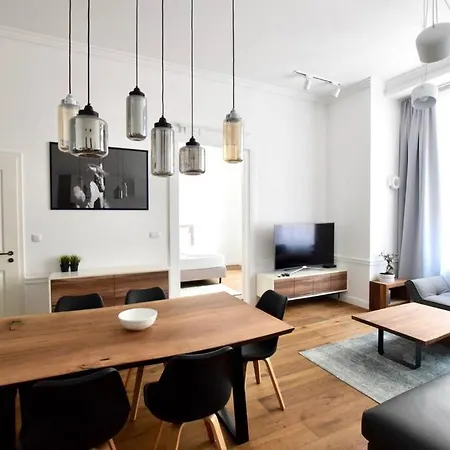 Luxury By Hi5 - Broadway Budapest