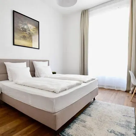 Luxury By Hi5 - Broadway Budapesta