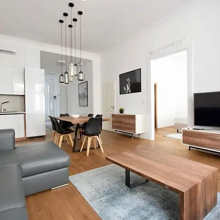 Luxury By Hi5 - Broadway Budapesta